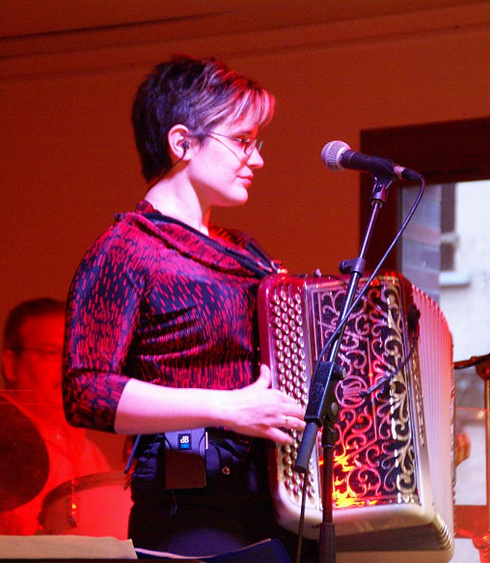 Karine GIRAULT à l'accordéon