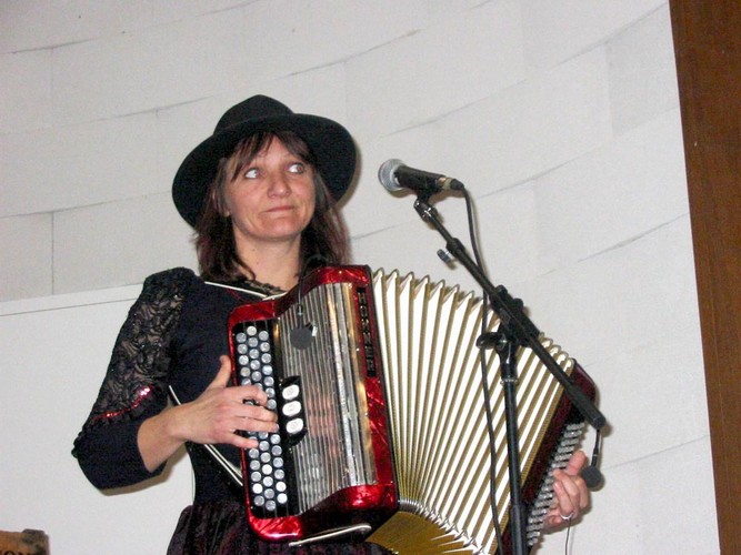 Nataly NATYBULL  accordeoniste